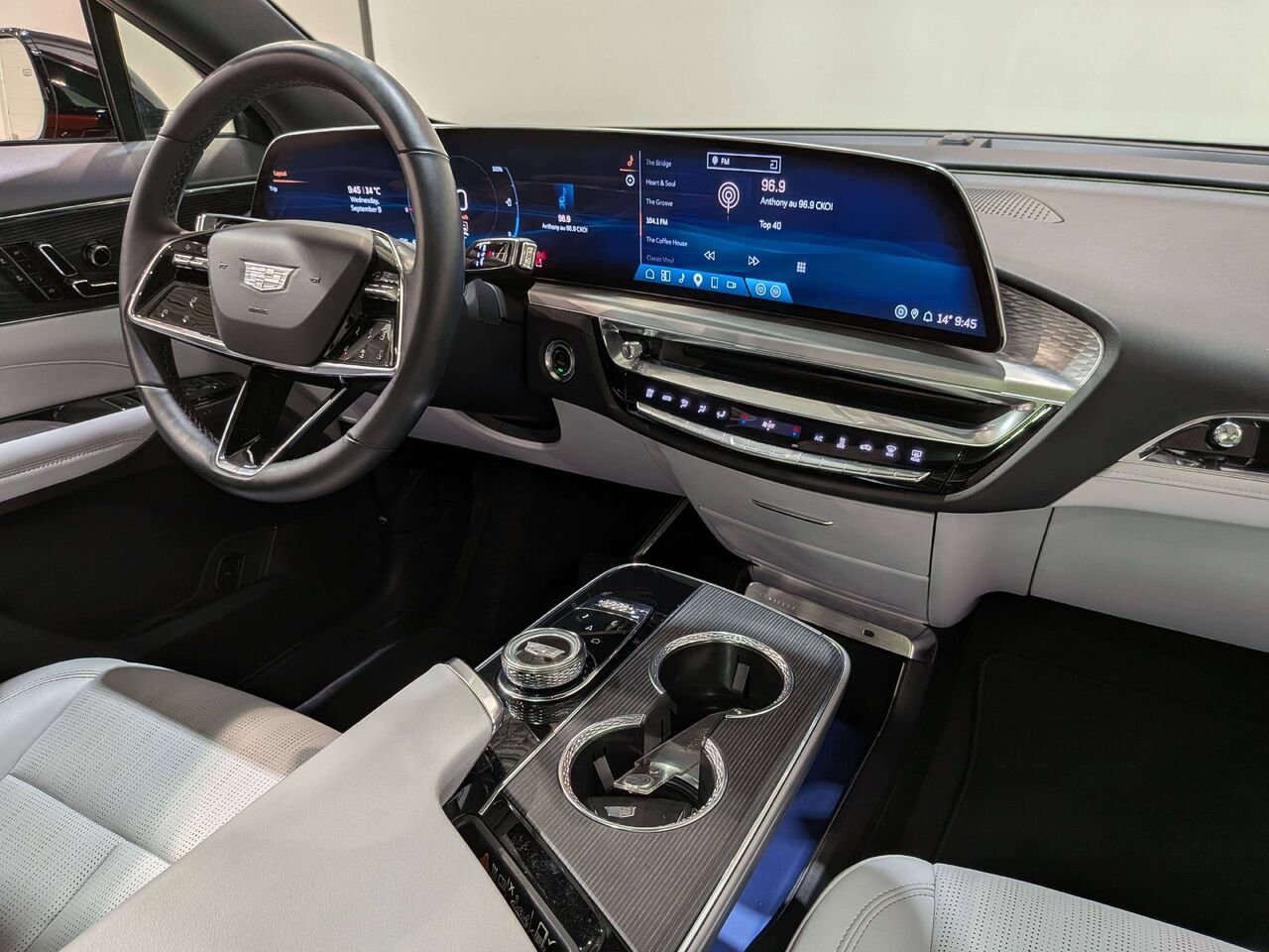 2024 Cadillac LYRIQ 4dr Sport w/1SF Red Val-David - photo #22