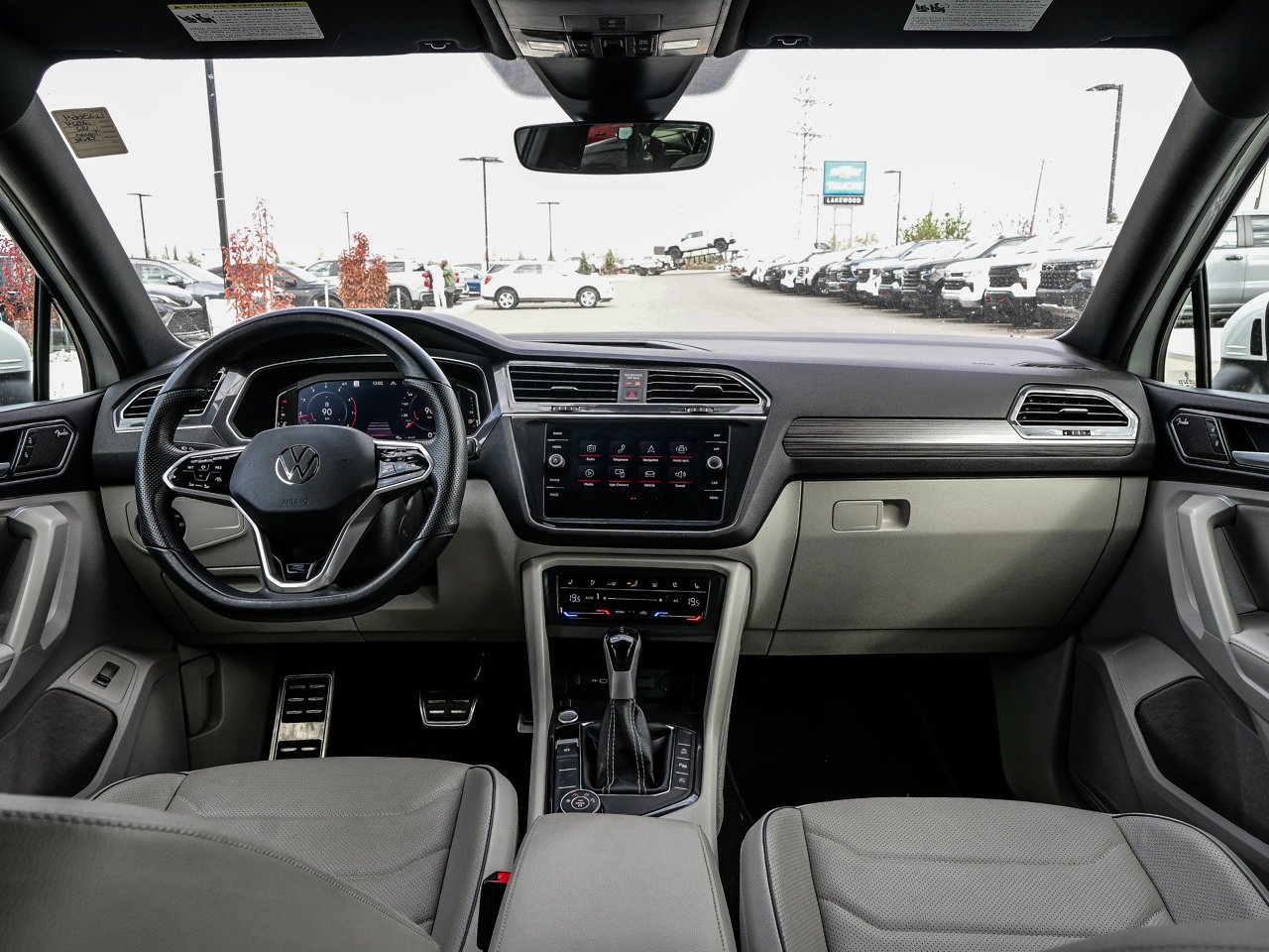2024 Volkswagen Tiguan Highline R-Line 4MOTION White Sherwood Park - photo #31