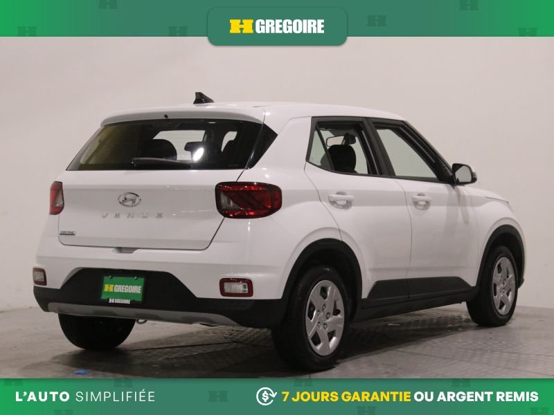 2022 Hyundai Venue White Saint-Léonard - photo #8