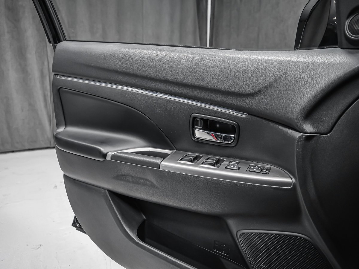 Mitsubishi RVR SEL TOIT PANORAMIQUE 2019 Noir Montréal - photo #9