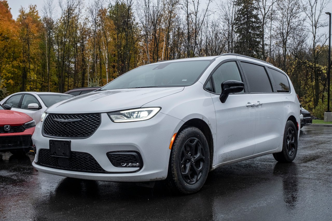 2025 Chrysler Pacifica White Gatineau - photo #0