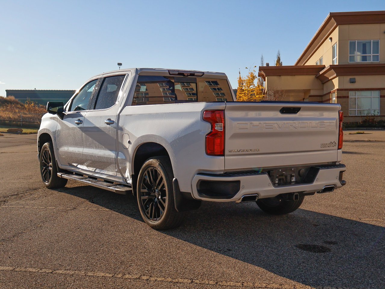 2020 Chevrolet Silverado 1500 4WD Crew Cab 147 High Country White Sherwood Park - photo #10