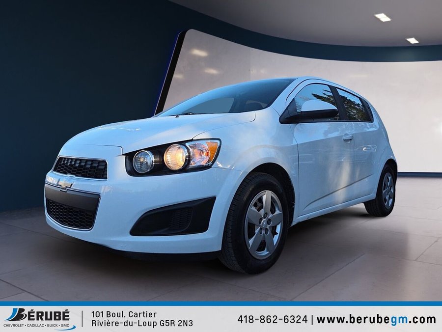 2015 CHEVROLET SONIC 5 LS White