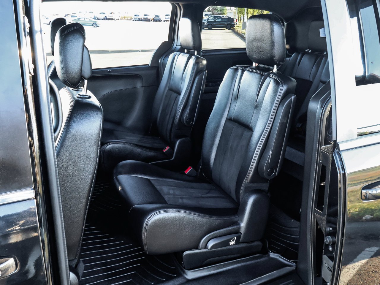 2020 Dodge Grand Caravan Premium Plus 2WD Black Sherwood Park - photo #14