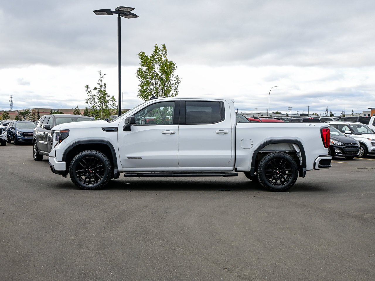 2024 GMC Sierra 1500 4WD Crew Cab 147 Elevation White Sherwood Park - photo #9