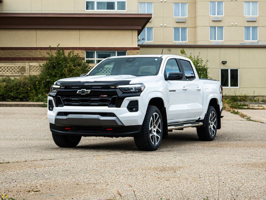 2024 Chevrolet Colorado 4WD Z71 2.7L | Running Boards White