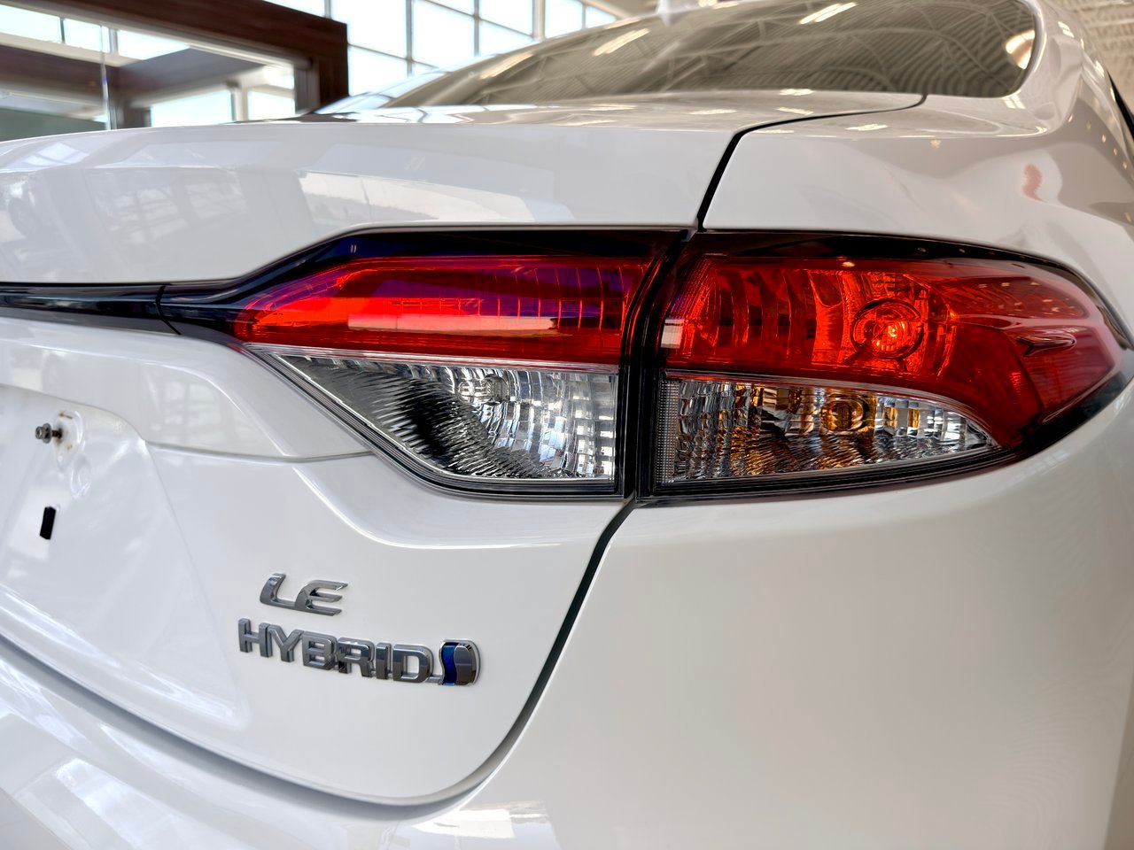 2023 Toyota Corolla LE White Notre-Dame-des-Prairies - photo #11