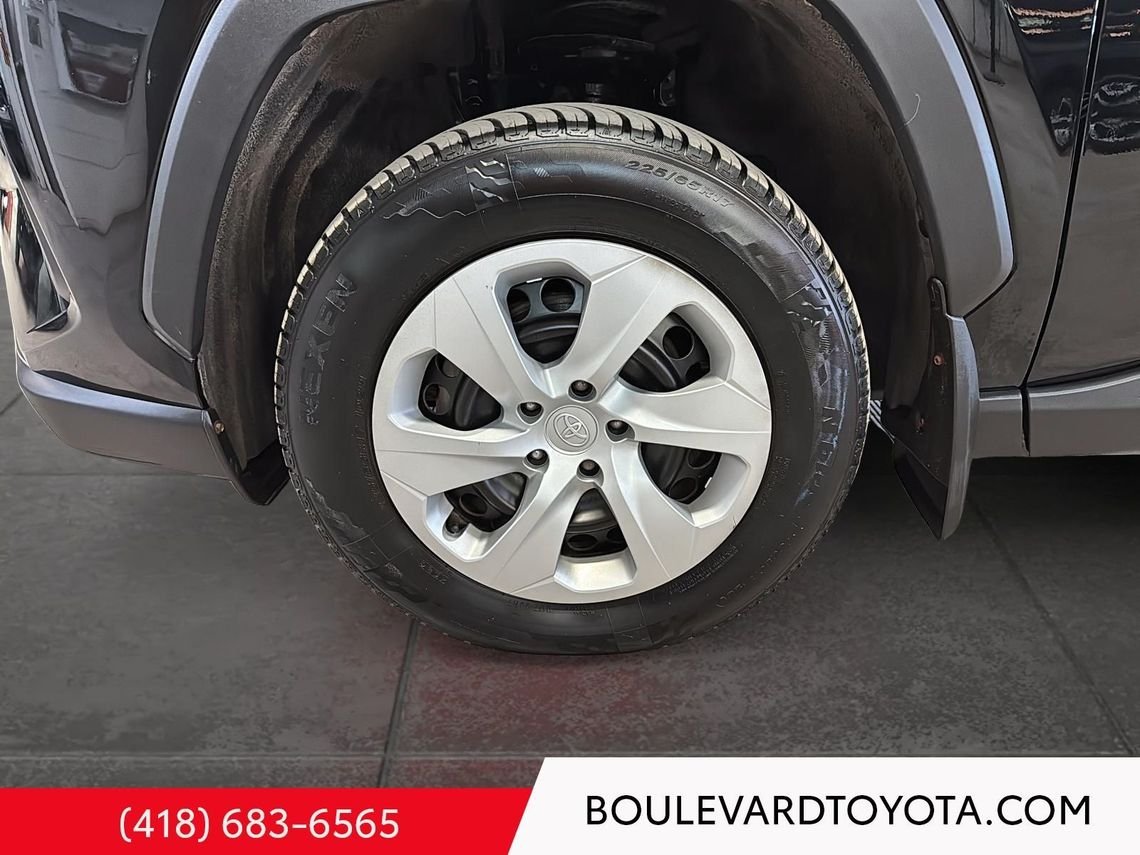 2024 Toyota RAV4 531720-104 | LE Black Québec - photo #7