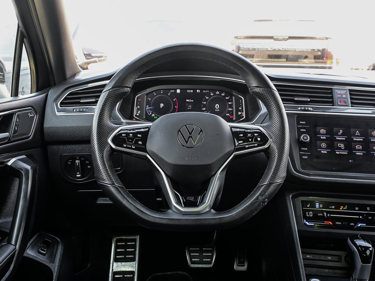 2024 Volkswagen Tiguan Highline R-Line 4MOTION Grey Sherwood Park - photo #22