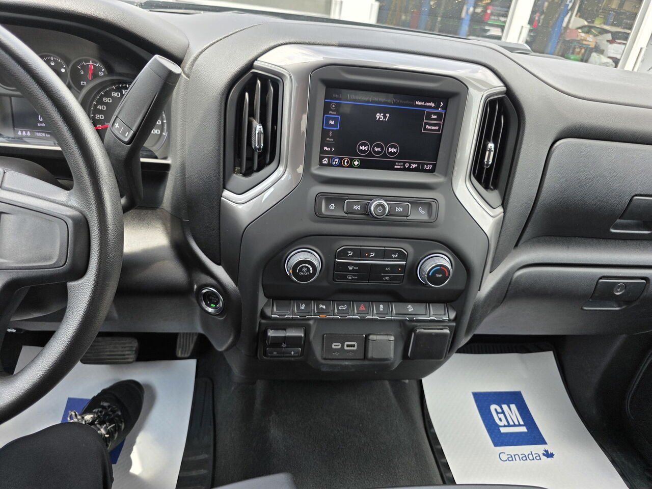 2024 Chevrolet Silverado 2500HD Custom Black Rouyn-Noranda - photo #39