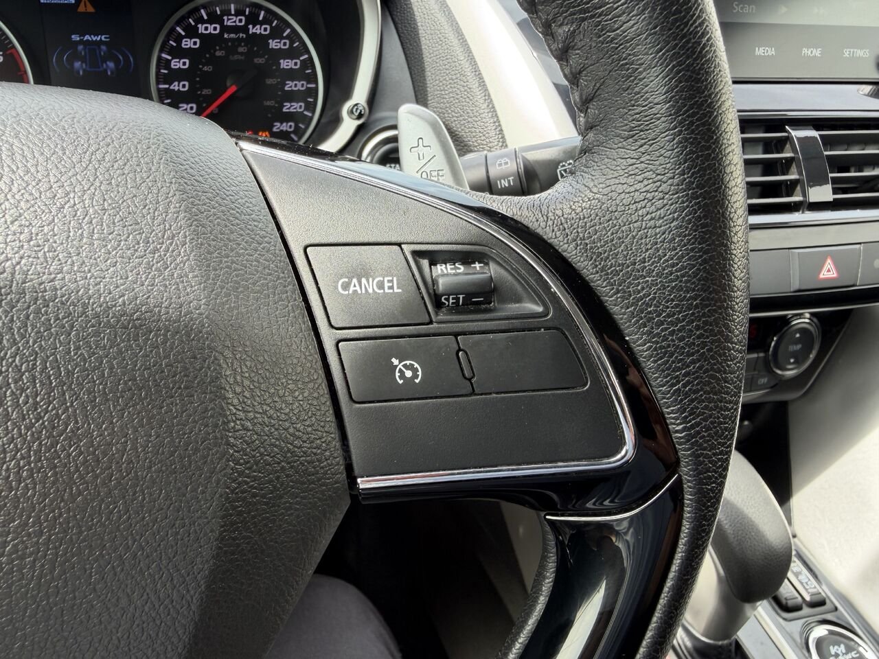 2023 Mitsubishi Eclipse Cross White Thetford Mines - photo #19