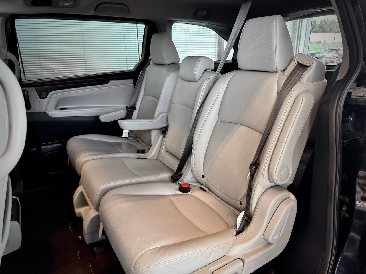 2018 Honda Odyssey Blue Notre-Dame-des-Prairies - photo #15
