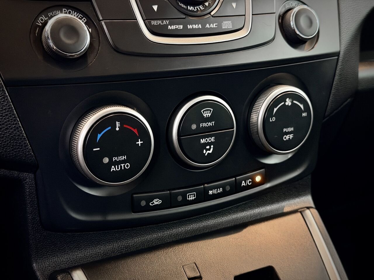 2014 Mazda Mazda5 Silver Notre-Dame-des-Prairies - photo #25