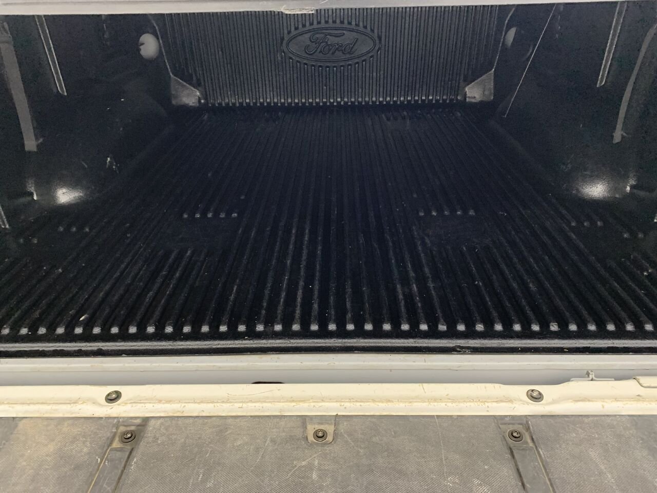 2023 Ford F-150 Grey Saint-Eustache - photo #13
