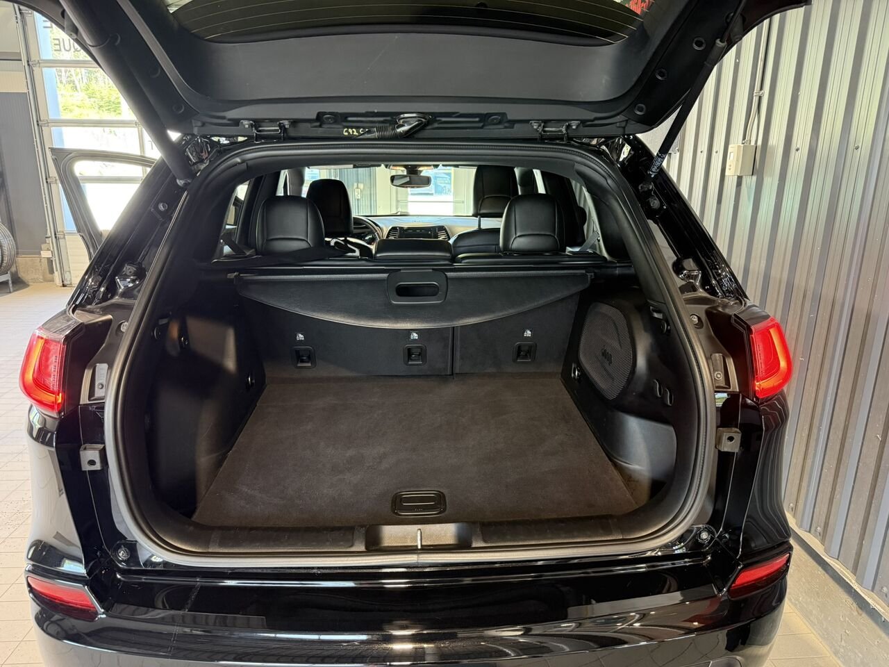 2019 Jeep Cherokee Black Rouyn-Noranda - photo #10