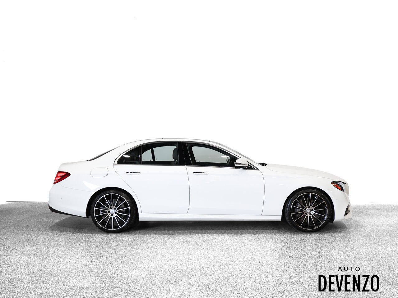 2017 Mercedes-Benz Classe-E White Saint-Eustache - photo #1