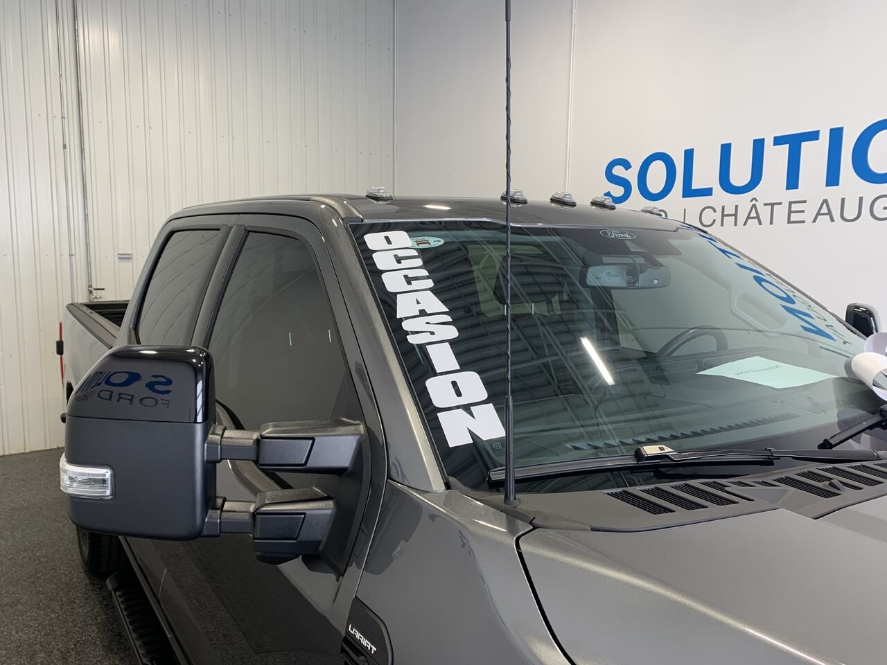 2025 Ford Super Duty F-250 SRW LARIAT LARIAT cabine 6 places 4RM caisse de 6,75 pi Grey Châteauguay - photo #8