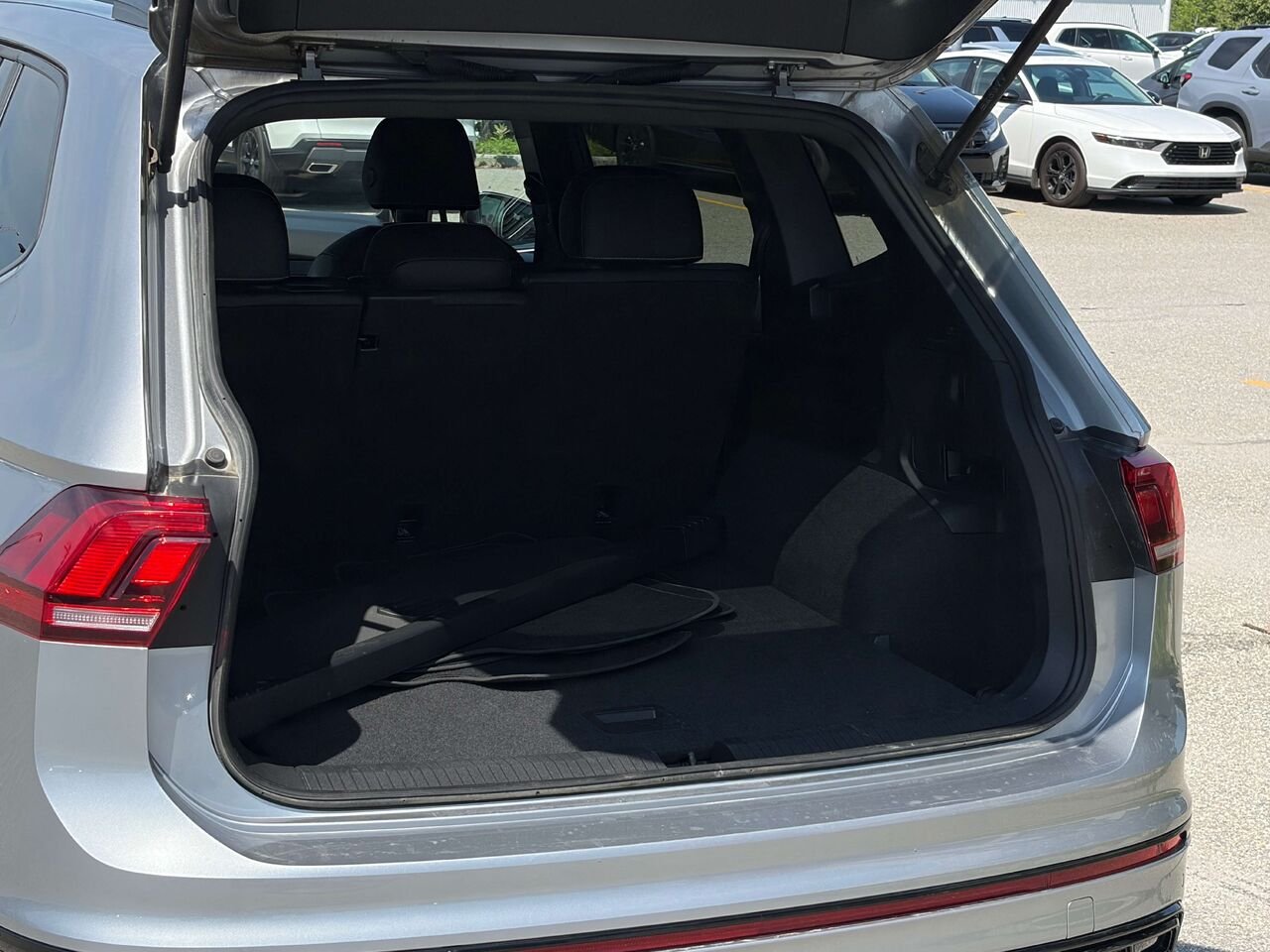 2023 Volkswagen Tiguan Comfortline R-Line Black Edition Grey Gatineau - photo #17