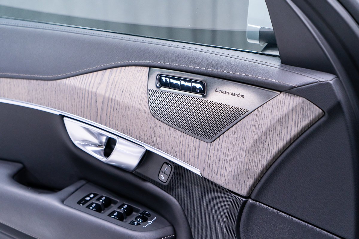 2024 Volvo XC90 B6 ULTIMATE BRIGHT THEME Grey Montreal - photo #12