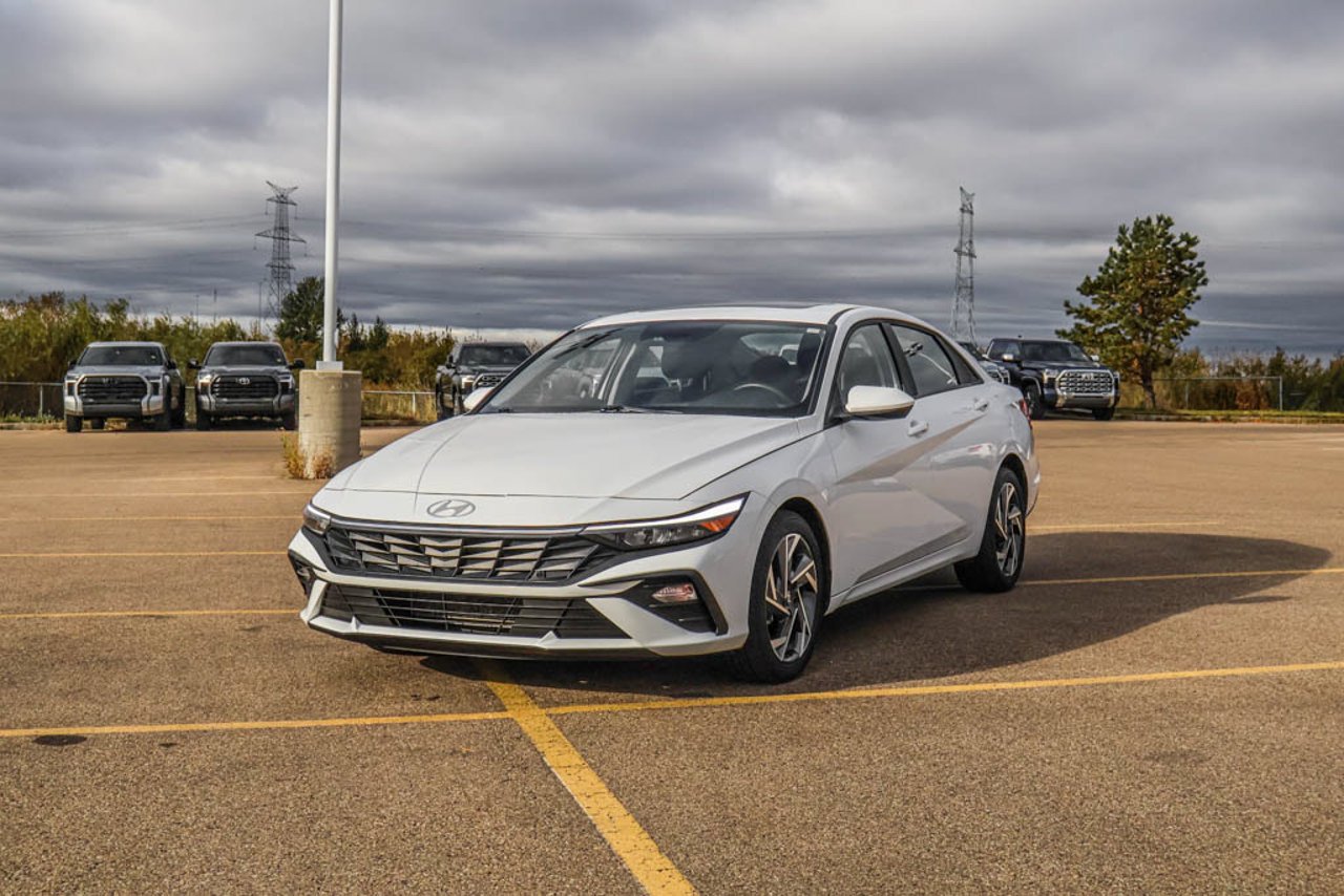 2025 Hyundai Elantra Preferred IVT w/Tech Pkg White Sherwood Park - photo #3