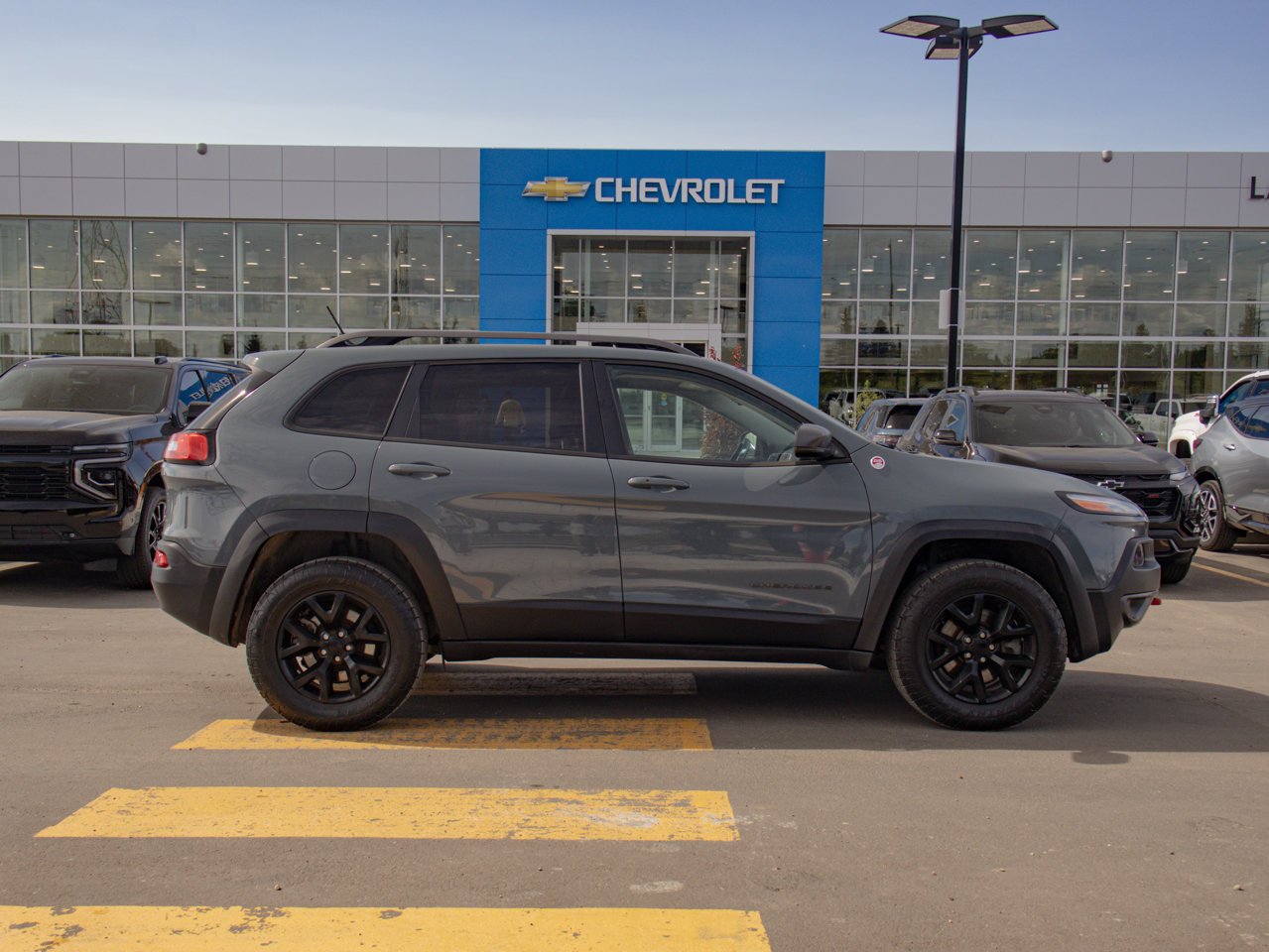 2015 Jeep Cherokee 4WD 4dr Trailhawk gray Sherwood Park - photo #12