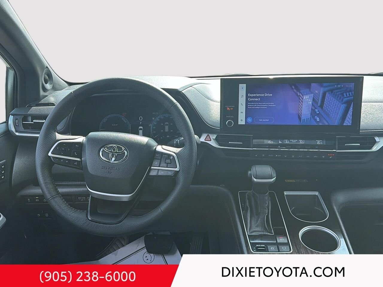 2026 Toyota Sienna Hybrid Limited AWD / CLEAN CARFAX / HEATED AND VENTILATED SEATS / MOONROOF / ALLOY WHEELS / CARPLAY AND ANDROID AUTO White Mississauga - photo #18