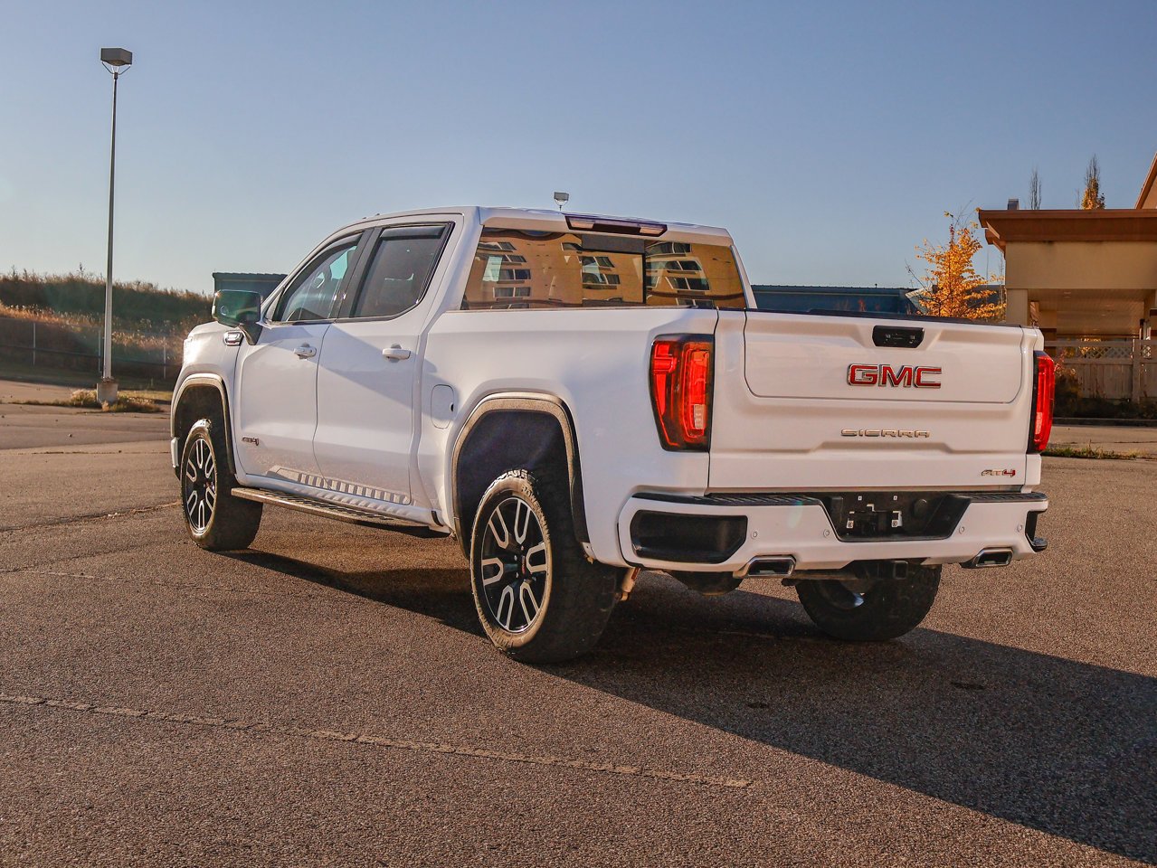 2025 GMC Sierra 1500 4WD Crew Cab 147 AT4 White Sherwood Park - photo #10