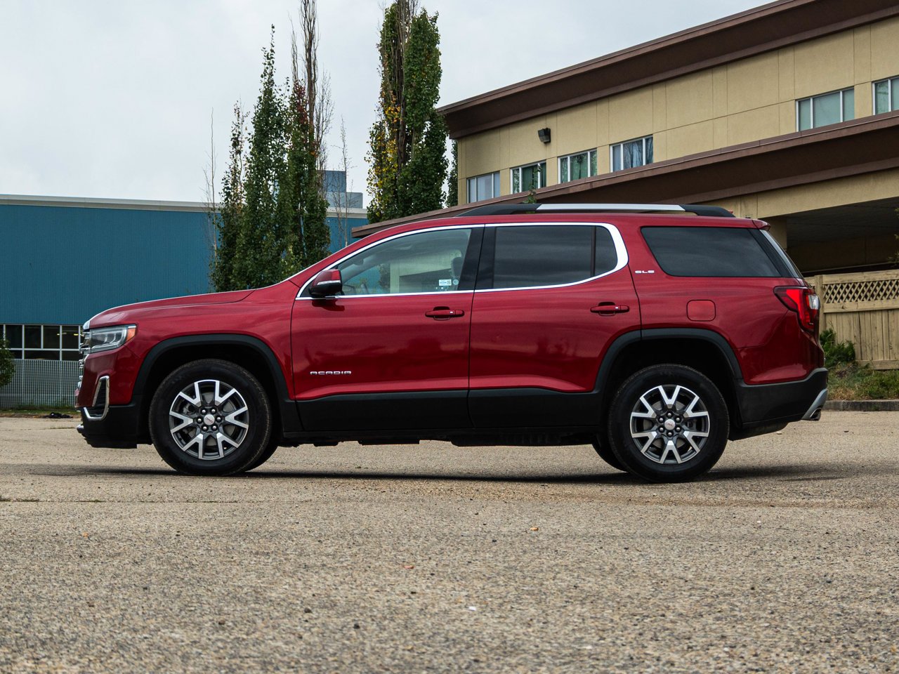 2023 GMC Acadia AWD 4dr SLE Red Sherwood Park - photo #10