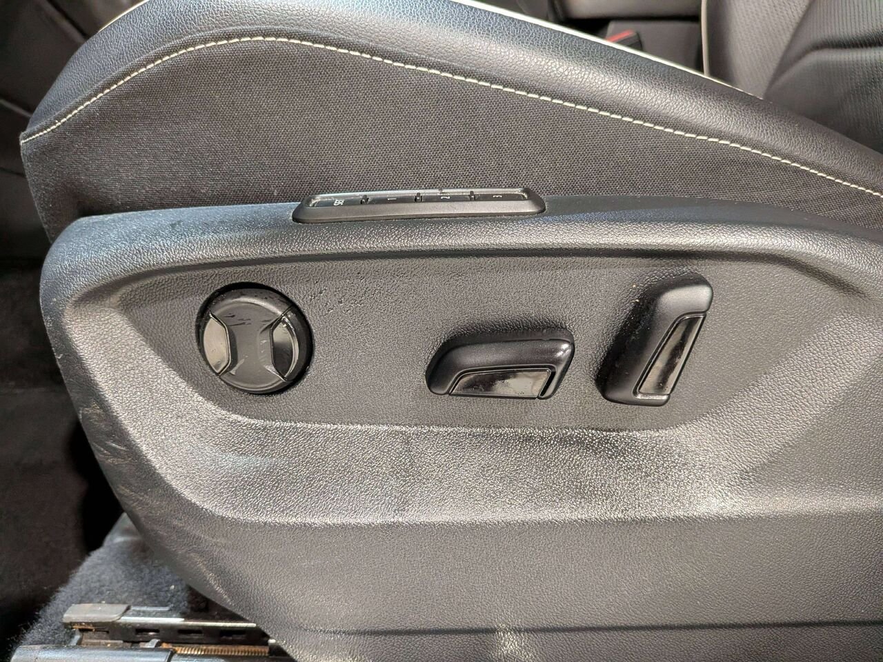 2022 Volkswagen Tiguan Highline R-Line 4MOTION Black Mirabel - photo #34