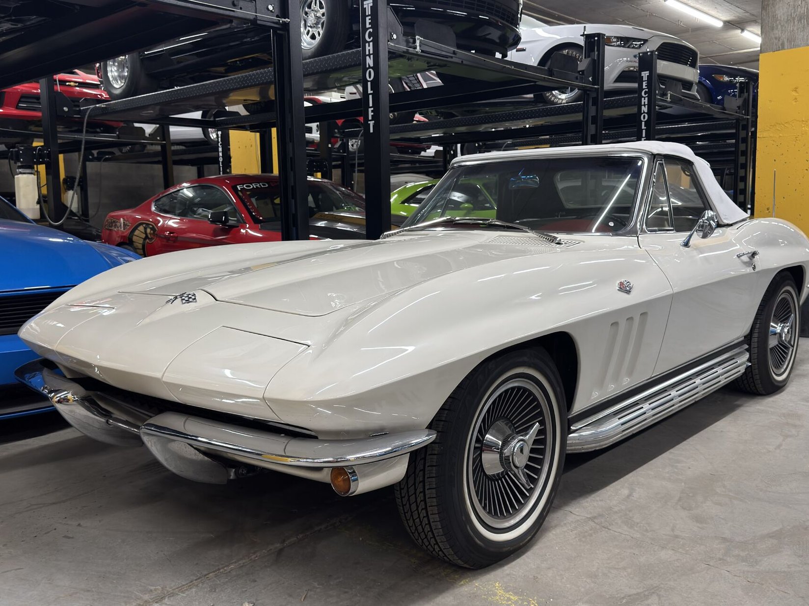 Chevrolet Corvette 1965 Blanc Montréal - photo #11