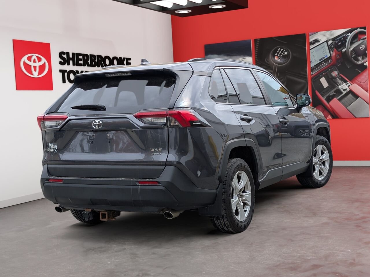 Toyota RAV4 XLE/AWD/SIÈGES CHAUFFANTS/VOLANT CHAUFFANT/BLUETOOTH/AC BIZONE 2019 Gris Sherbrooke - photo #3