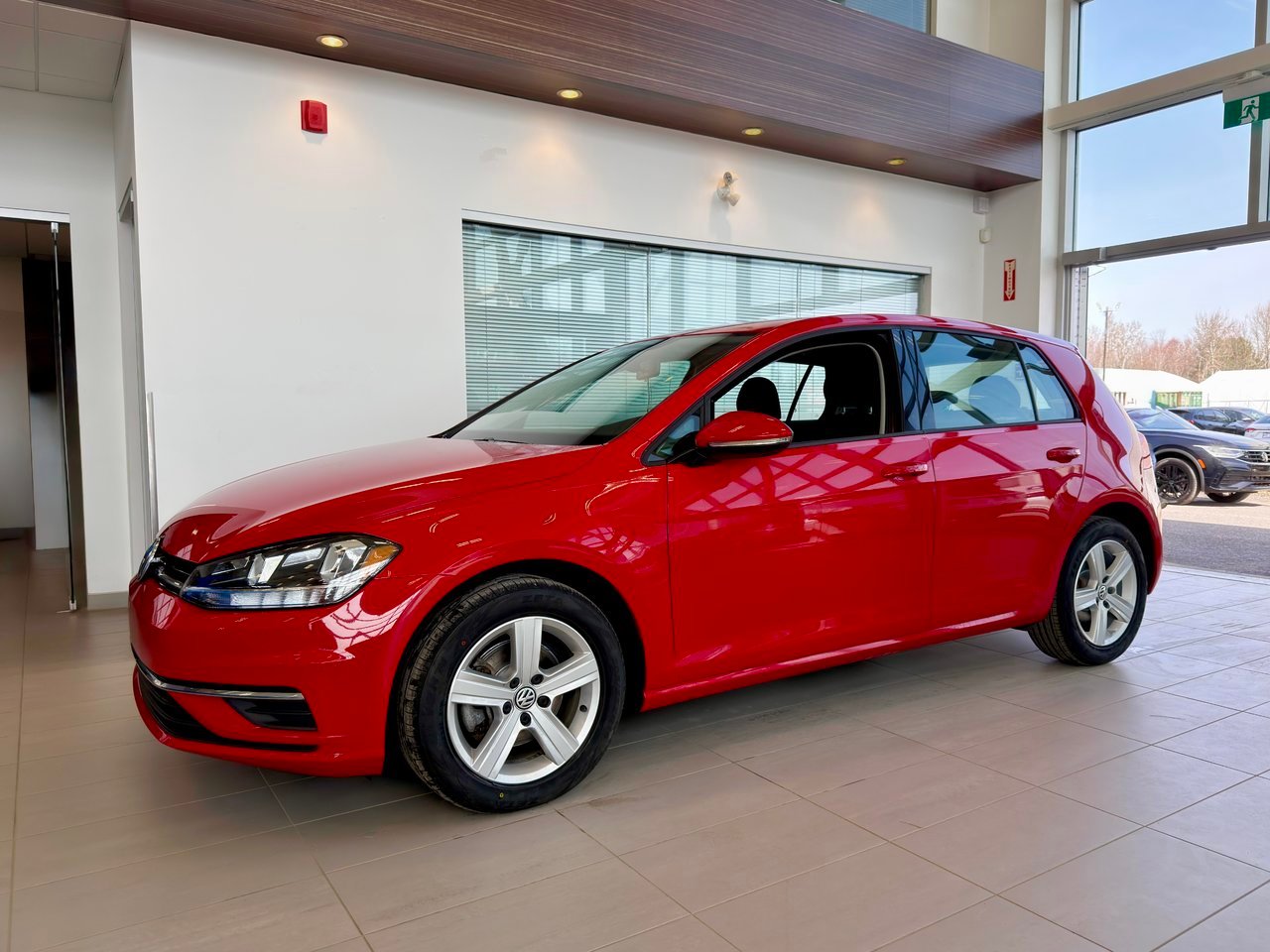 2021 Volkswagen Golf Red Notre-Dame-des-Prairies - photo #1