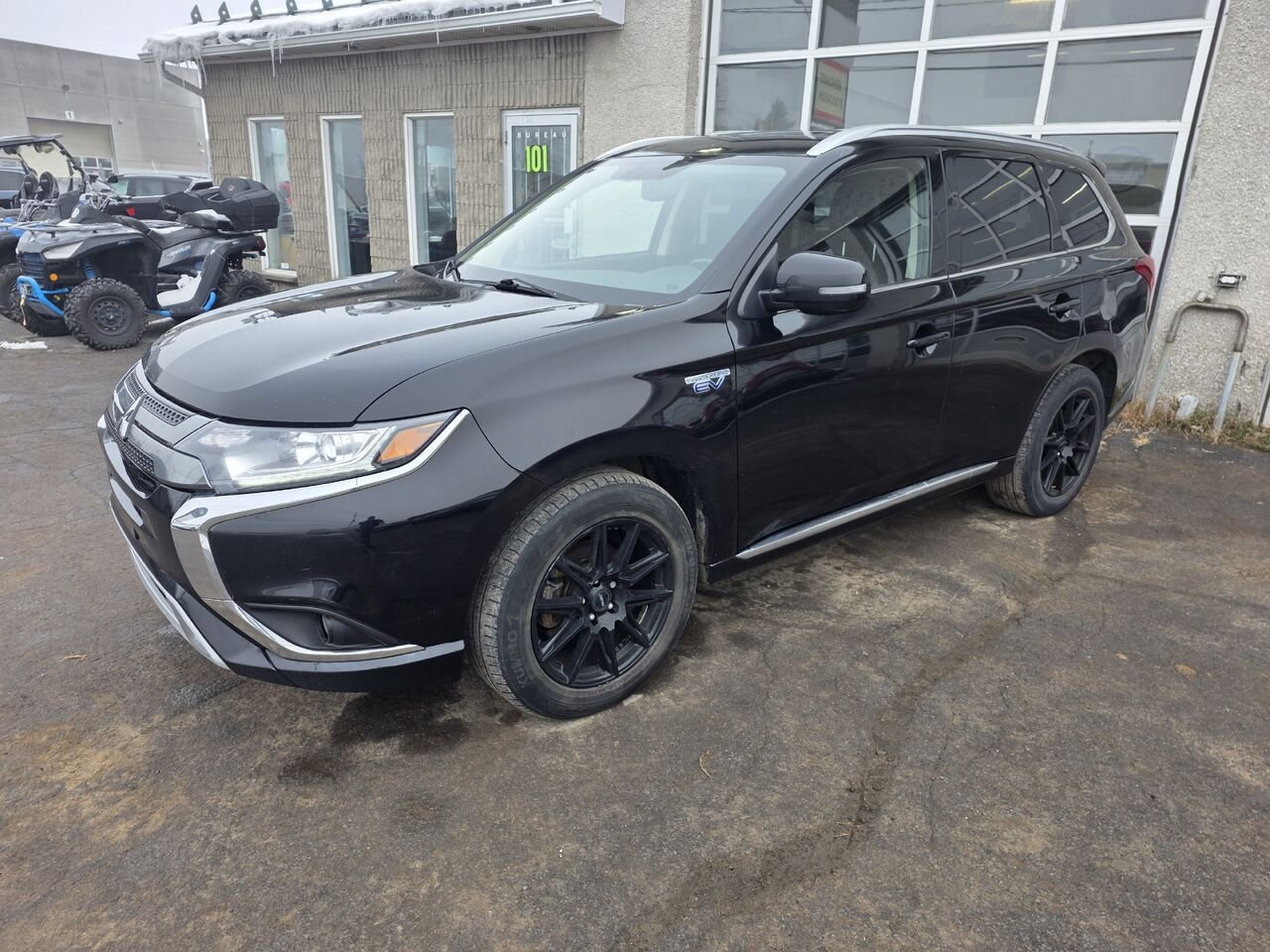 2021 Mitsubishi Outlander Plug-In Hybrid Black  - photo #1