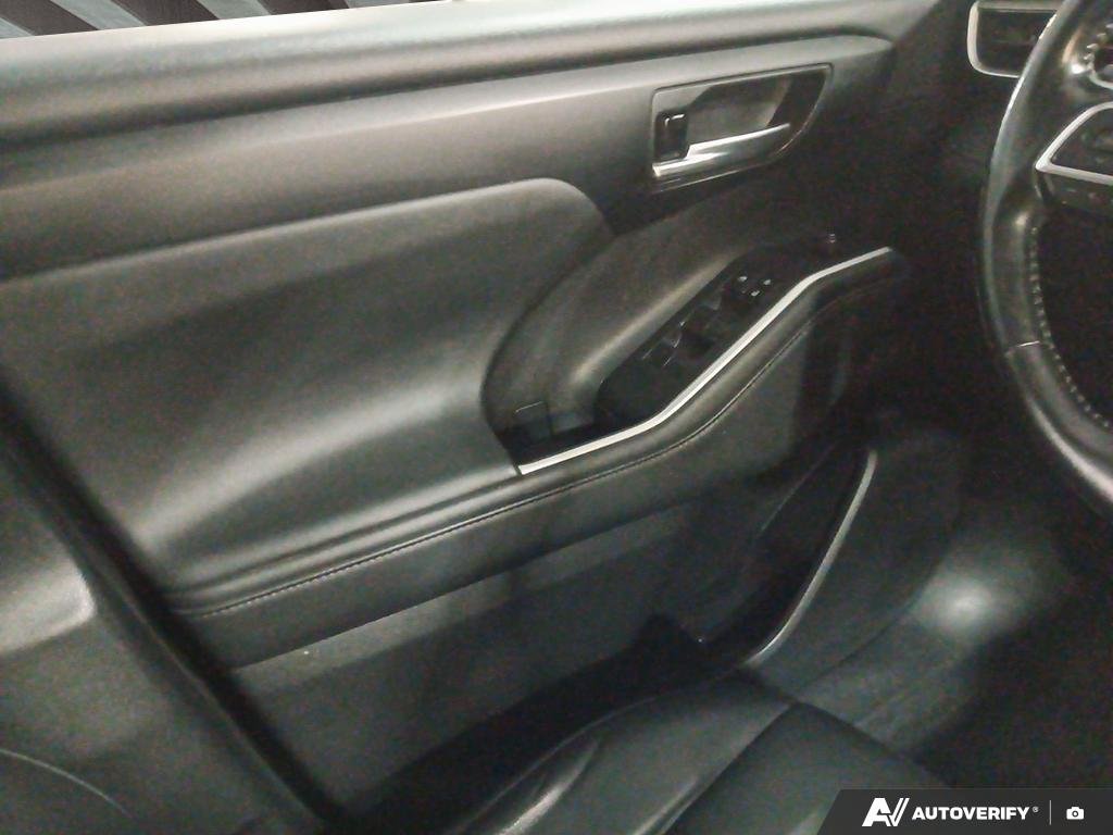 2021 Toyota Highlander 2602235A | XLE, well maintained local trade in. Black Edmonton - photo #15
