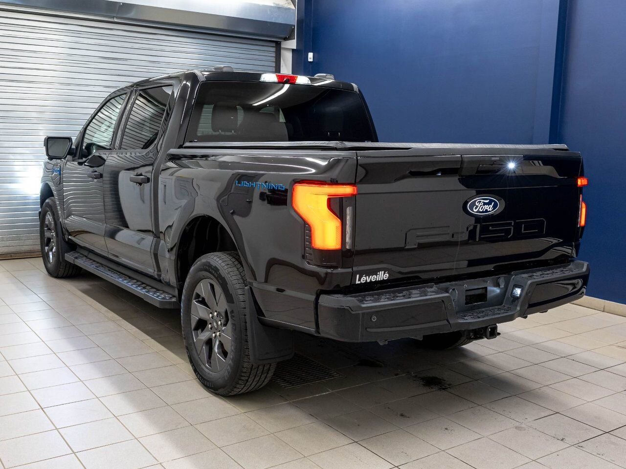 Ford F-150 Lightning XLT CREW 4X4 *SIEGES CHAUF* CAM 360 *CHARGE RAPIDE 2024 Noir Saint-Jérôme - photo #5