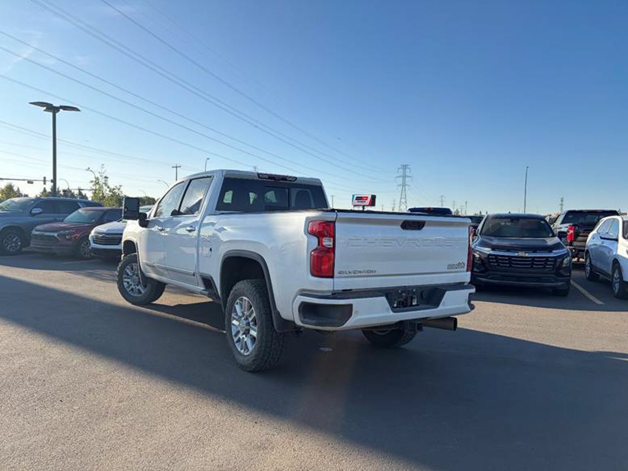2024 Chevrolet Silverado 3500HD 4WD Crew Cab 159 High Country White Sherwood Park - photo #3
