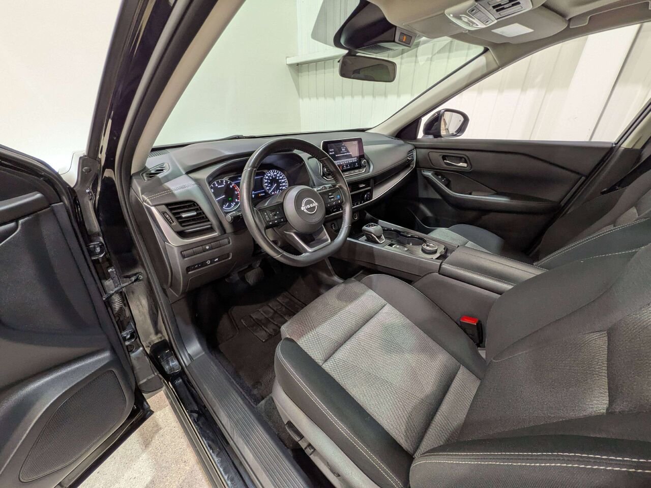 2024 Nissan Rogue AWD SV Moonroof Black Mirabel - photo #10