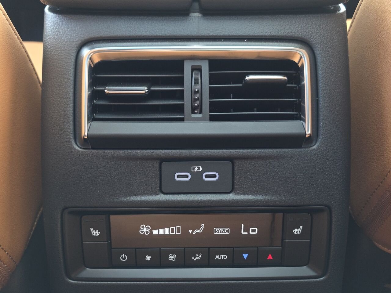 2026 Mazda CX-70 PHEV Signature TI Jet Black Mica Val-David - photo #24