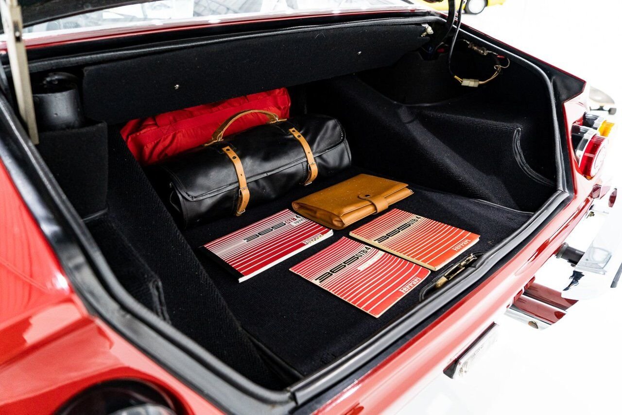 Ferrari 365 GTB4 Daytona 18,301 miles With Orig Books/Tools/ Carbs / Filter Box 1973 Rouge Montréal - photo #29