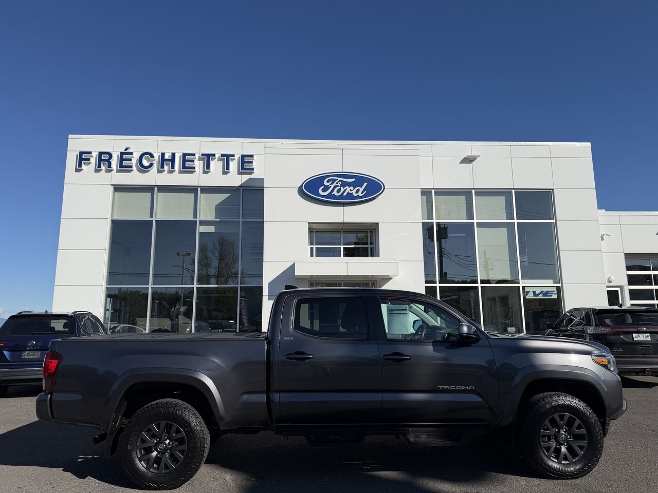 TOYOTA TACOMA DBL CAB SR5/TRD 2023 Gris Montmagny - photo #1