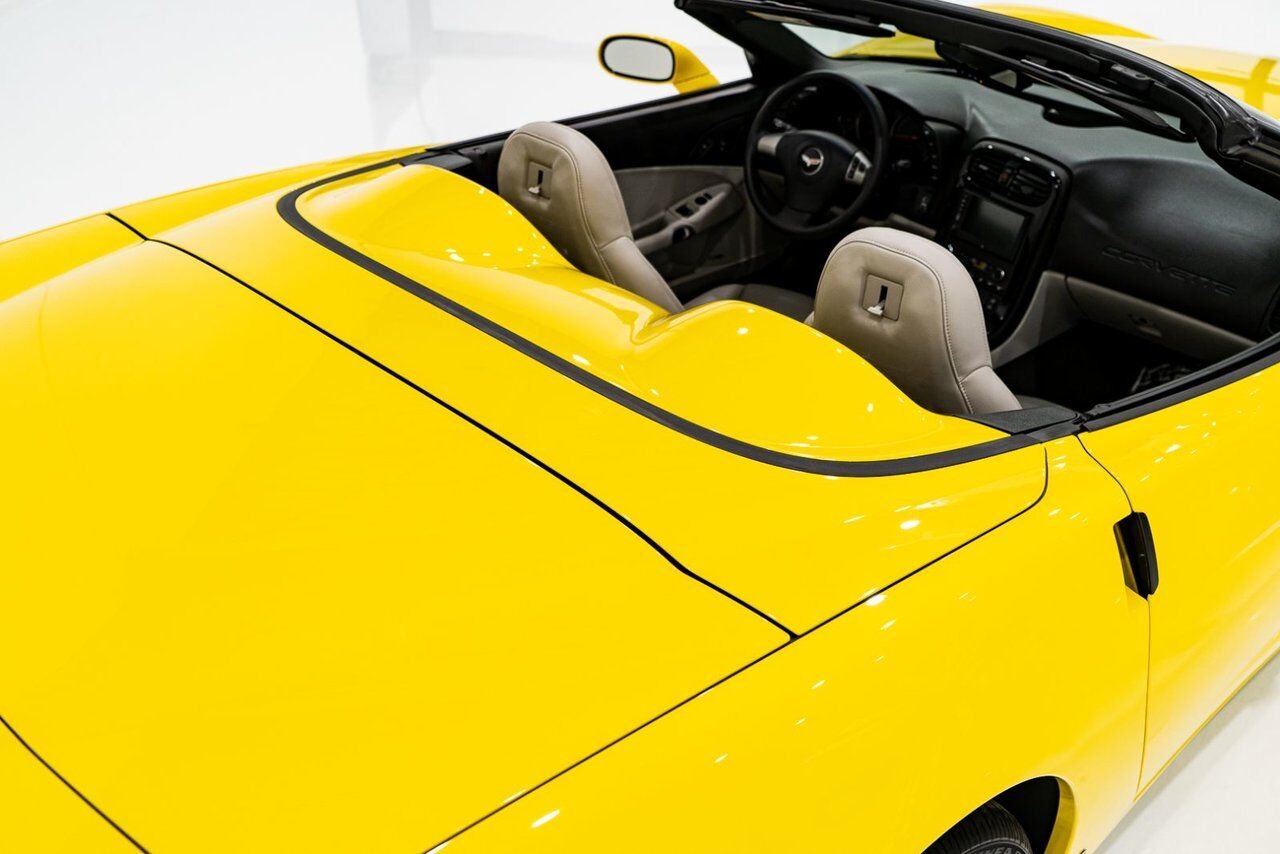 Chevrolet Corvette PRIX EN USD | With Only 900km (563mi) From New With Window Sticker 2008 Jaune Montréal - photo #4