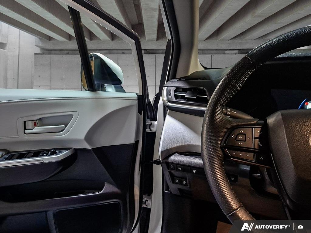 2025 Toyota Sienna 262057 | LE | JRKE1C White Edmonton - photo #15
