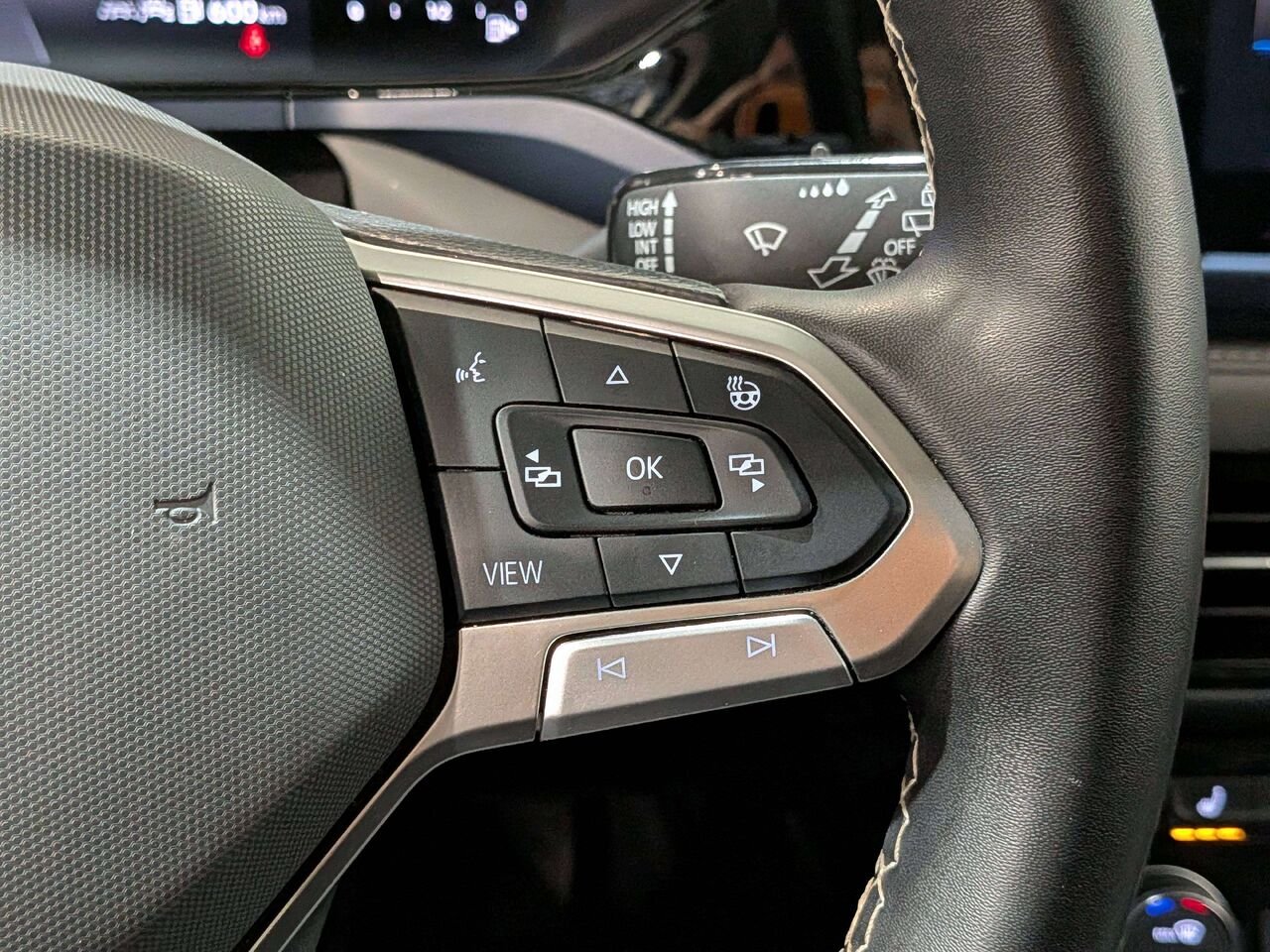 2024 Volkswagen Taos Comfortline 4MOTION Black Mirabel - photo #14