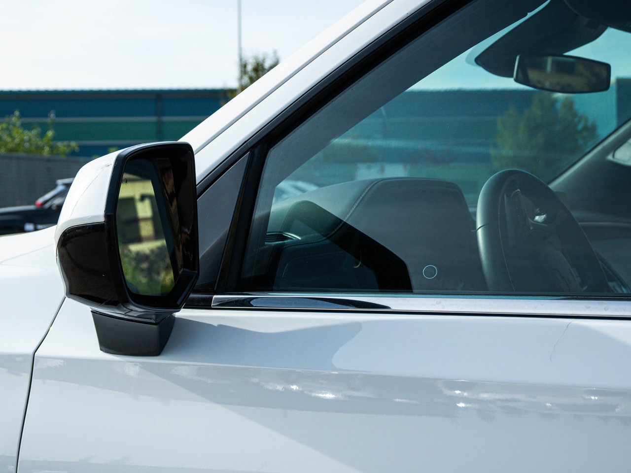 2023 Chevrolet Suburban 4WD 4dr LS White Sherwood Park - photo #7