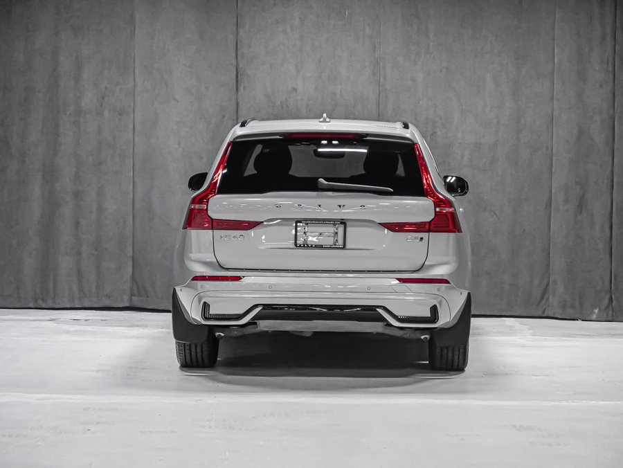 2024 Volvo XC60 B5 PLUS DARK CLIMATE Silver