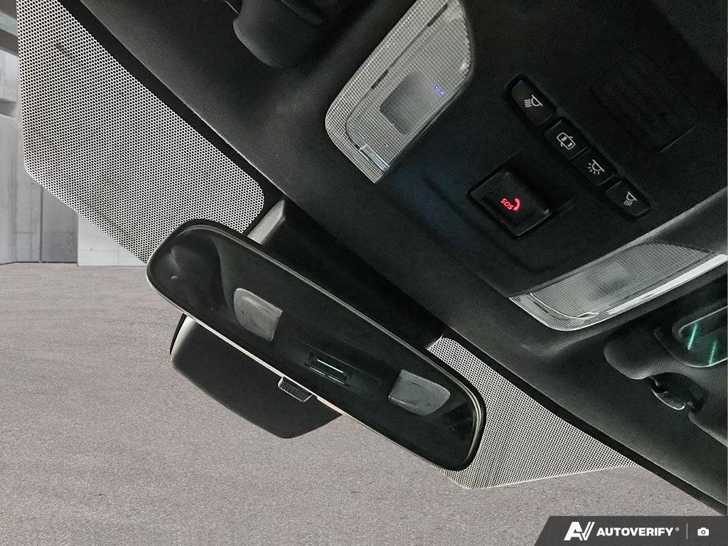 2020 Toyota Corolla Hatchback 2602172B | CVT White Edmonton - photo #20