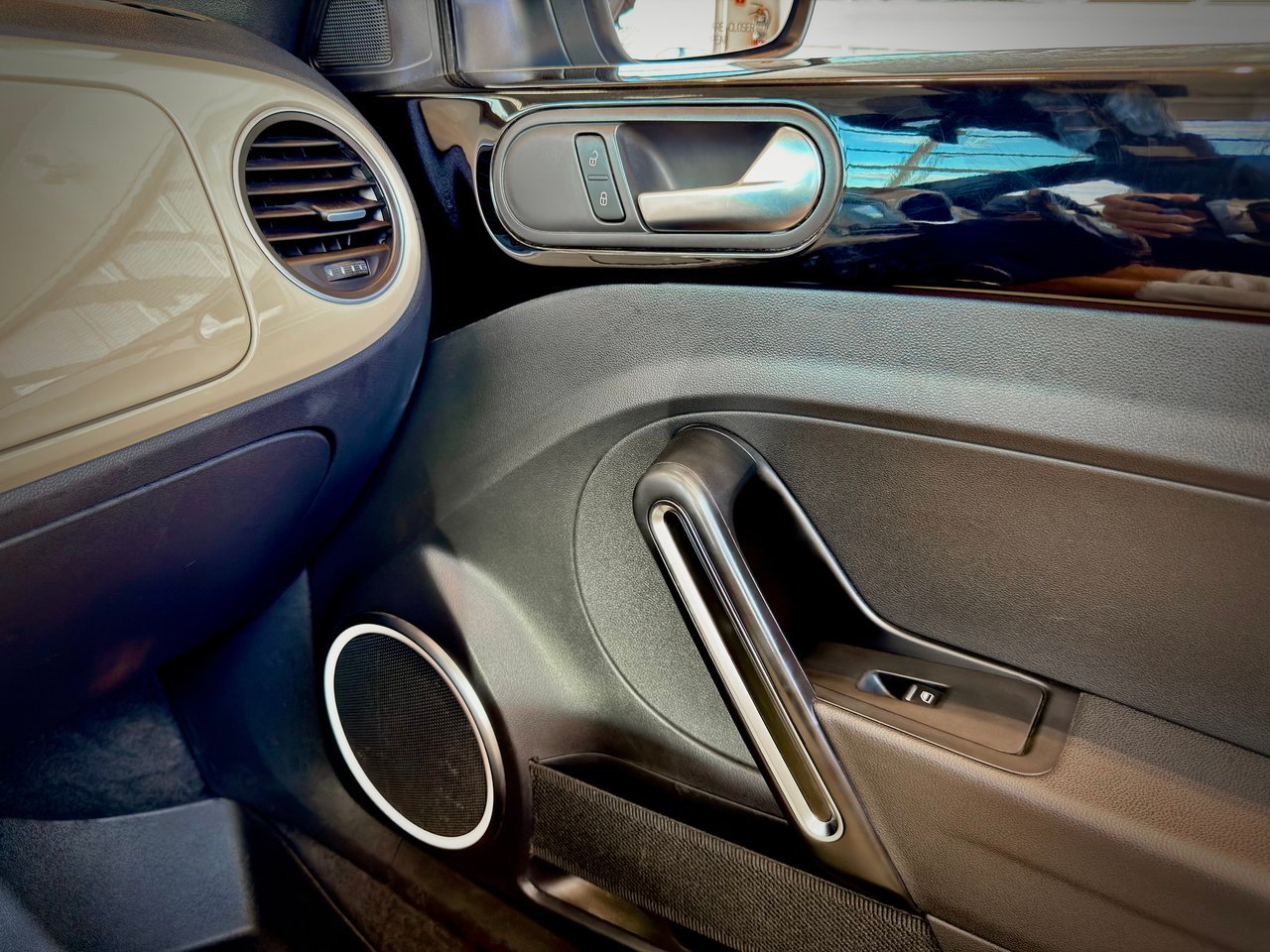 2019 Volkswagen Beetle Convertible Blue Notre-Dame-des-Prairies - photo #25