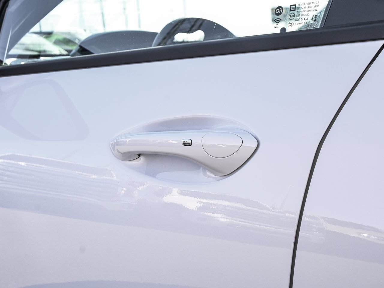 2025 Chevrolet Trax FWD 4dr 2RS White Sherwood Park - photo #7