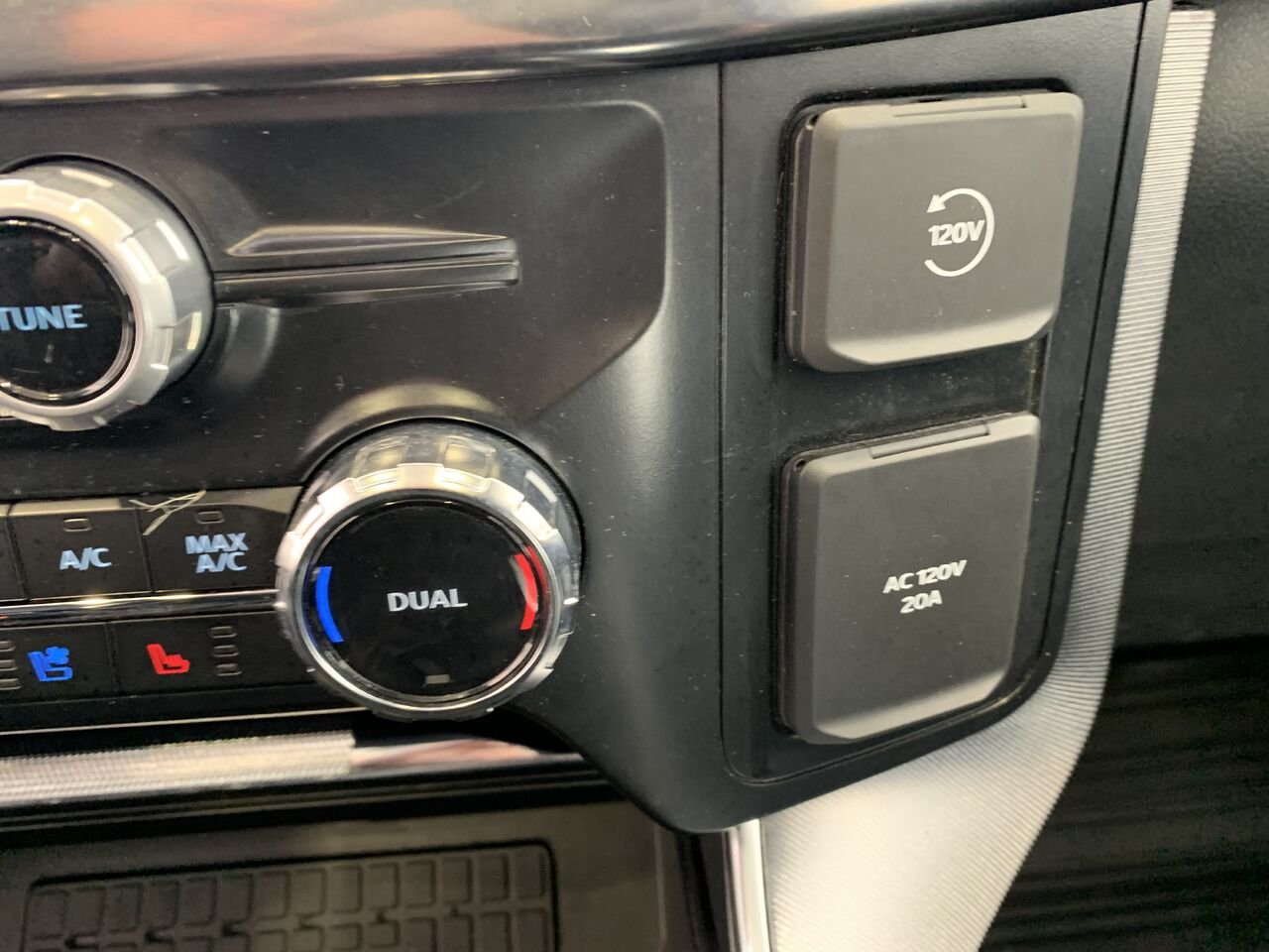 2024 Ford F-150 PLATINUM Grey Châteauguay - photo #44