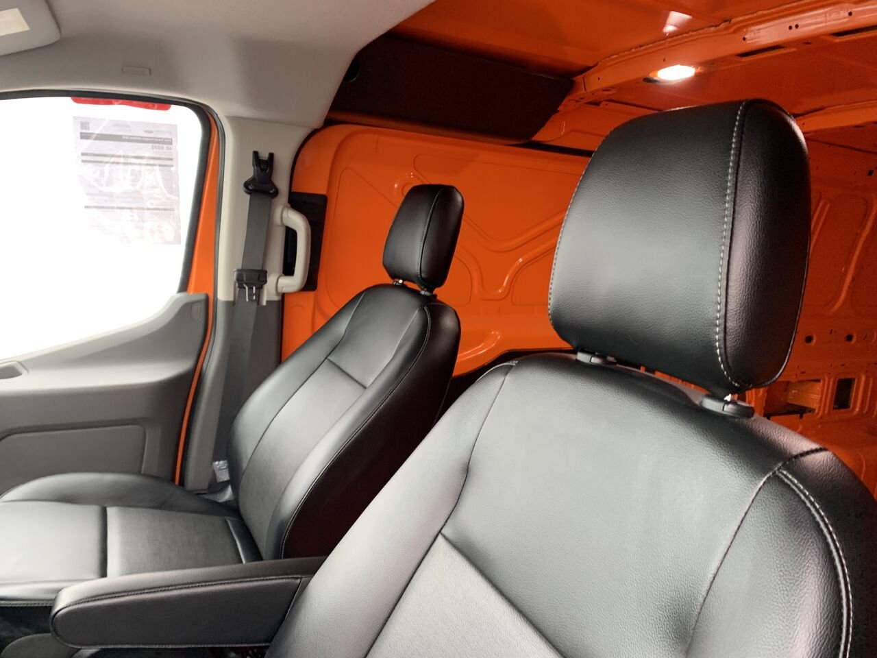 Ford Transit fourgon utilitaire T150, CARGO, 148 WB, TOIT BAS 2025 Orange Châteauguay - photo #25